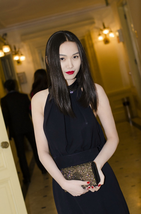 "Mà đặc biệt lần này sự tò mò còn lên cao độ hơn nữa vì anh chơi marathon trong hai đêm cả 5 bản concerto cho piano của Beethoven, đó là sự thách thức lớn cho nghệ sỹ biểu diễn, dàn nhạc, cũng như khán giả", Diệu Hằng cho biết thêm. "Mà đặc biệt lần này sự tò mò còn lên cao độ hơn nữa vì anh chơi marathon trong hai đêm cả 5 bản concerto cho piano của Beethoven, đó là sự thách thức lớn cho nghệ sỹ biểu diễn, dàn nhạc, cũng như khán giả", Diệu Hằng cho biết thêm.