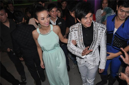 ... hoặc xanh pastel. ... hoặc xanh pastel.