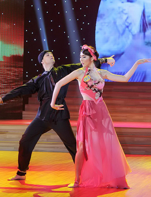 Ngọc Quyên "lăng xê" bộ cánh cô từng mặc trong phim "Mỹ nhân kế"