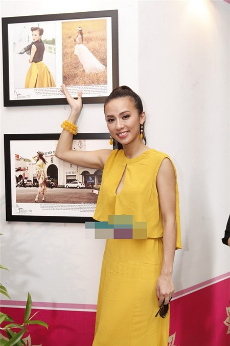 Hay gần gũi hơn với những chiếc váy mang gam màu ngọt ngào của mùa Xuân/Hè như vàng mustard... Hay gần gũi hơn với những chiếc váy mang gam màu ngọt ngào của mùa Xuân/Hè như vàng mustard...