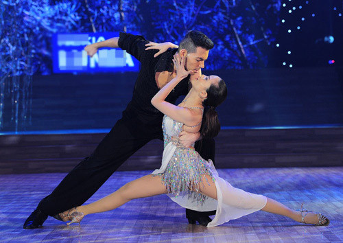 Yến Trang được xem là "nữ hoàng sexy" trên sân khấu Bước nhảy hoàn vũ bởi những bộ cách khai thác cơ thể vừa đủ