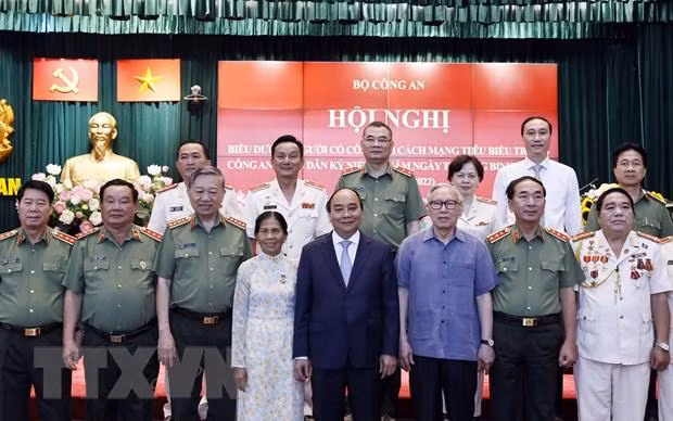 Chủ tịch nước Nguyễn Xuân Phúc với các đại biểu dự hội nghị. (Ảnh: Thống Nhất/TTXVN)