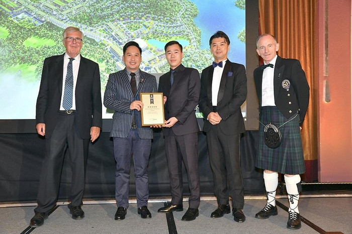 Đại diện Flamingo trong Lễ trao giải IPA 2022 tổ chức tại London, Anh Đại diện Flamingo trong Lễ trao giải IPA 2022 tổ chức tại London, Anh