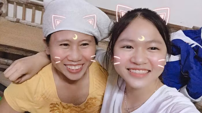 Hoàng Duyên và mẹ. Ảnh NVCC Hoàng Duyên và mẹ. Ảnh NVCC