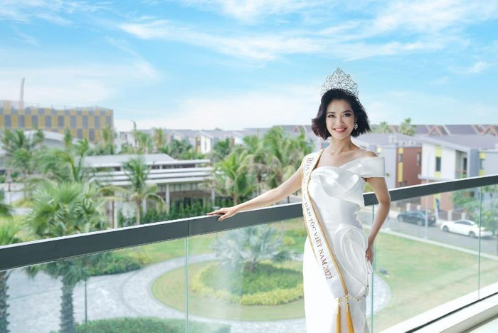 Nông Thúy Hằng rạng rỡ trong chuyến tham quan NovaWorld Ho Tram Nông Thúy Hằng rạng rỡ trong chuyến tham quan NovaWorld Ho Tram