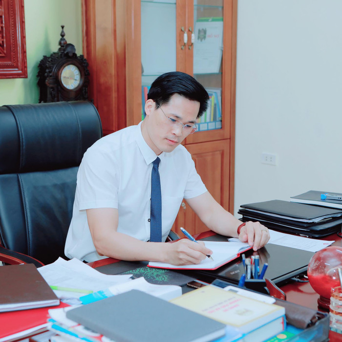 Phó Giáo sư - Tiến sĩ Nguyễn Mạnh Hưởng, giảng viên cao cấp Khoa Lịch sử, Trường Đại học Sư phạm Hà Nội. (Ảnh: Nhân vật cung cấp). Phó Giáo sư - Tiến sĩ Nguyễn Mạnh Hưởng, giảng viên cao cấp Khoa Lịch sử, Trường Đại học Sư phạm Hà Nội. (Ảnh: Nhân vật cung cấp).