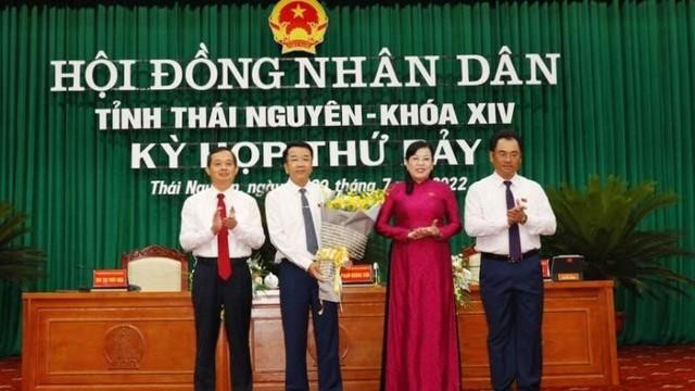 Lãnh đạo tỉnh Thái Nguyên chúc mừng tân Phó Chủ tịch Uỷ ban nhân dân tỉnh Thái Nguyên Nguyễn Thanh Bình (thứ hai bên trái qua). Lãnh đạo tỉnh Thái Nguyên chúc mừng tân Phó Chủ tịch Uỷ ban nhân dân tỉnh Thái Nguyên Nguyễn Thanh Bình (thứ hai bên trái qua).