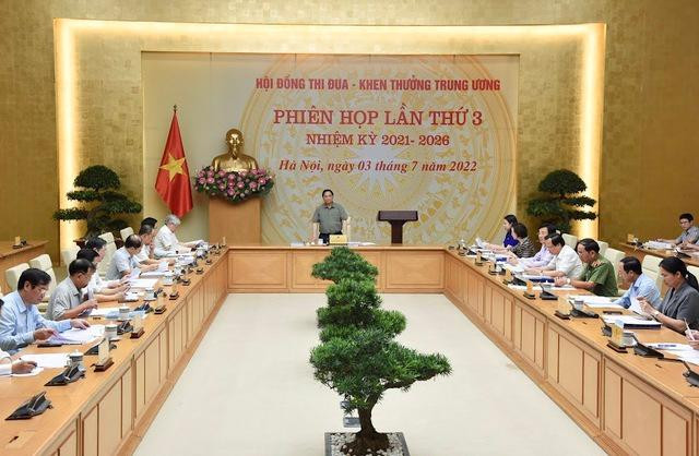 Thủ tướng Phạm Minh Chính, Chủ tịch Hội đồng Thi đua - Khen thưởng Trung ương chủ trì phiên họp lần thứ 3 của Hội đồng để xem xét về việc đề nghị tặng danh hiệu &quot;Anh hùng Lực lượng vũ trang nhân dân&quot; cho các tập thể, cá nhân thuộc Bộ Quốc phòng, Bộ Công an. Ảnh: VGP/Nhật Bắc