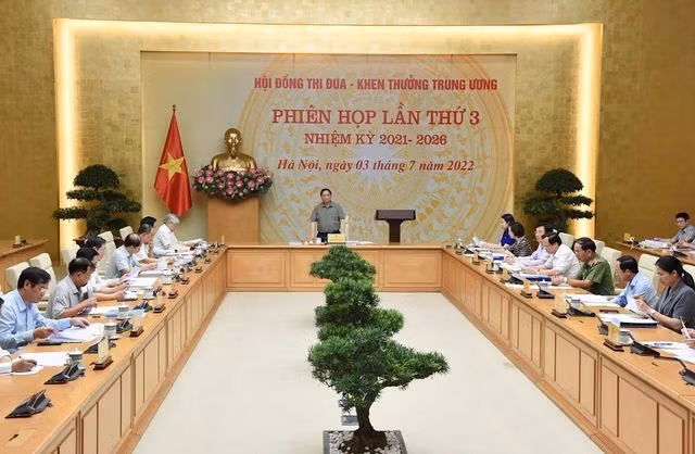 Thủ tướng Phạm Minh Chính, Chủ tịch Hội đồng Thi đua - Khen thưởng Trung ương chủ trì phiên họp lần thứ 3 của Hội đồng để xem xét về việc đề nghị tặng danh hiệu "Anh hùng Lực lượng vũ trang nhân dân" cho các tập thể, cá nhân thuộc Bộ Quốc phòng, Bộ Công an. Ảnh: VGP/Nhật Bắc