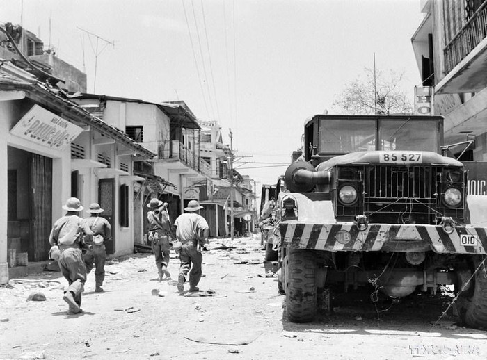 Quân giải phóng tiến vào giải phóng thị xã Quảng Trị. (Ảnh: Minh Trường/TTXVN) Quân giải phóng tiến vào giải phóng thị xã Quảng Trị. (Ảnh: Minh Trường/TTXVN)