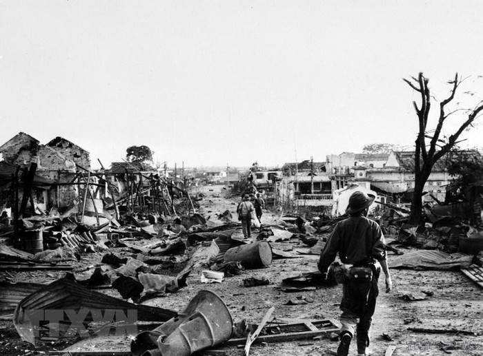 Quân giải phóng tiến vào thị trấn Đông Hà. (Ảnh: Văn Bang/TTXVN) Quân giải phóng tiến vào thị trấn Đông Hà. (Ảnh: Văn Bang/TTXVN)