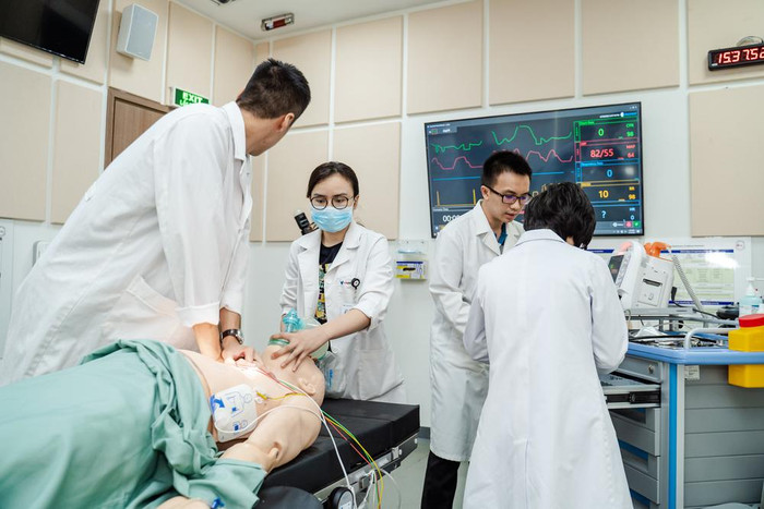 Trung tâm mô phỏng Y khoa của VinUni được thiết kế như một bệnh viện mô phỏng với hơn 30 phòng đào tạo. Trung tâm mô phỏng Y khoa của VinUni được thiết kế như một bệnh viện mô phỏng với hơn 30 phòng đào tạo.