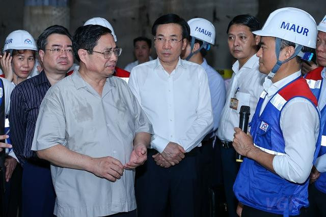 Thủ tướng đề nghị Thành phố Hồ Chí Minh nghiên cứu tăng cường khai thác không gian ngầm tại khu vực các ga, nhất là ga Bến Thành - Ảnh: VGP/Nhật Bắc