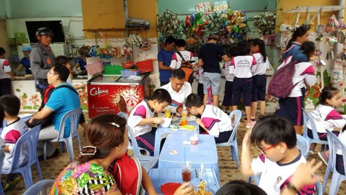 Căng tin một trường tiểu học tại Thành phố Hồ Chí Minh (ảnh: TNO) Căng tin một trường tiểu học tại Thành phố Hồ Chí Minh (ảnh: TNO)