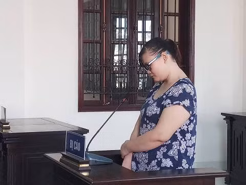 Trần Thị Hồng Phúc tại phiên tòa sáng ngày 15/11 ở huyện Bình Chánh (ảnh: P.L) Trần Thị Hồng Phúc tại phiên tòa sáng ngày 15/11 ở huyện Bình Chánh (ảnh: P.L)