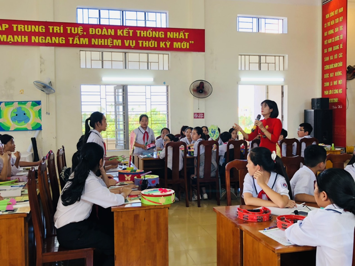 Một tiết học tại Trường Trung học cơ sở Minh Tân, huyện Kiến Thụy, tỉnh Hải Phòng. (Ảnh: GVCC) ad-4nxfmg-ds6n1wrknwkrdmqyhucp0n84zduifcyd9ppfeexjglpbbk6oy2jl7lqqsnuhppvodjvqciuusn4hl8mi1bdx3kvwd7bmmghtrtxdp60n3om-hn5vbii2x0tmhfcc3-rxsudf4dx6nkz4wmkjlpcg8d-5470.png