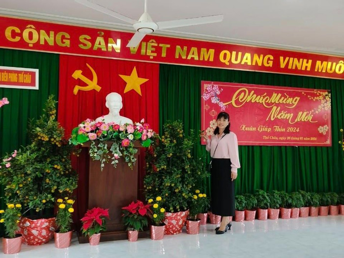 Cô Hà Thị Oanh - Phó Hiệu trưởng Trường Tiểu học và Trung học cơ sở Thổ Châu. (Ảnh: NVCC) Cô Hà Thị Oanh - Phó Hiệu trưởng Trường Tiểu học và Trung học cơ sở Thổ Châu. (Ảnh: NVCC)