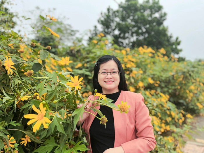 Phó Giáo sư, Tiến sĩ Đinh Thị Thái Mai cũng đạt nhiều khen thưởng về hoạt động công đoàn và danh hiệu về gương mặt trẻ tiêu biểu. (Ảnh: NVCC) z5222657993503_2826fd369b9d54a2cb58d11d34981ff6.jpg