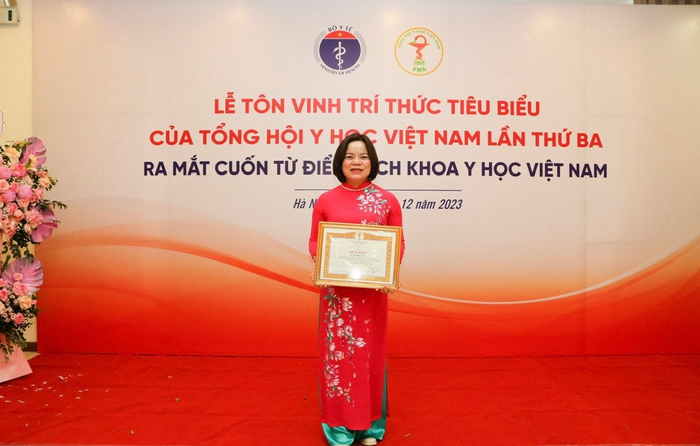 Tiến sĩ Bùi Minh Thu được tôn vinh tại “Lễ tôn vinh trí thức tiêu biểu của Tổng hội Y học Việt Nam lần thứ 3”. (Ảnh: NVCC) Tiến sĩ Bùi Minh Thu được tôn vinh tại “Lễ tôn vinh trí thức tiêu biểu của Tổng hội Y học Việt Nam lần thứ 3”. (Ảnh: NVCC)