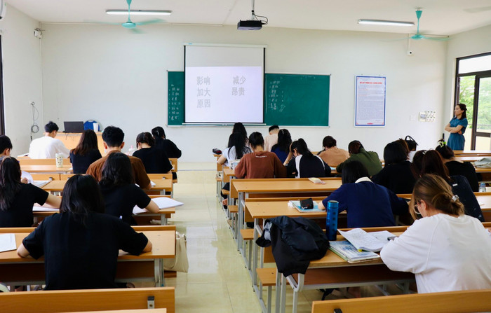 Một tiết học tiếng Trung của sinh viên Trường Đại học Thành Đông. (Ảnh: Nhật Lệ) GDVN_hoc-tieng-trung.jpg