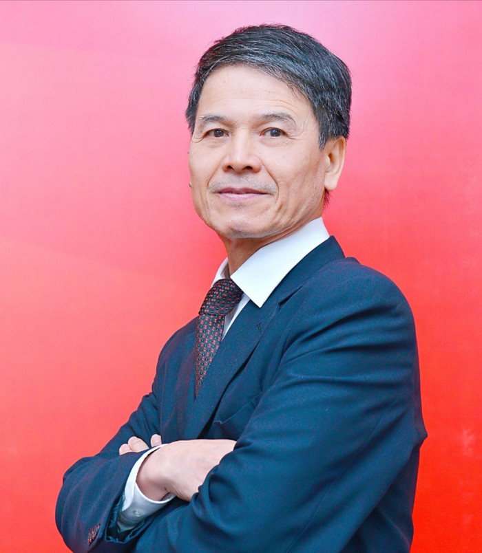 Thầy Nguyễn Trọng Hiếu - Hiệu trưởng Trường Trung học phổ thông Lê Hồng Phong. (Ảnh: website nhà trường) 1-1365x2048.jpg
