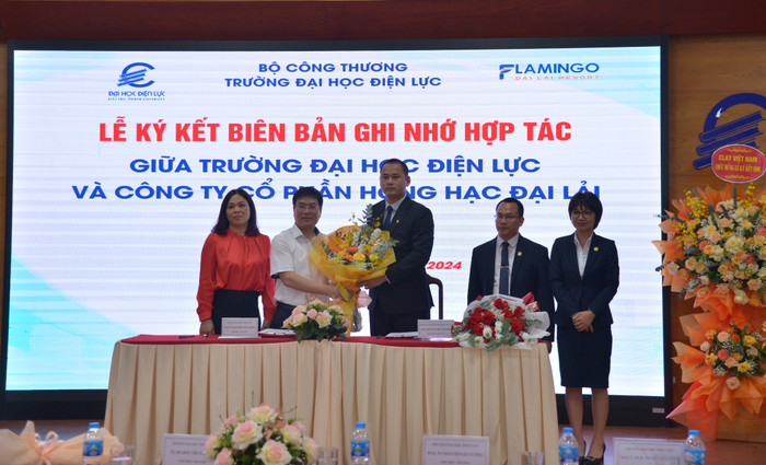 Trường Đại học Điện lực ký biên bản ghi nhớ hợp tác với Công ty Cổ phần Hồng Hạc Đại Lải. (Ảnh: Hồng Diễm) Ảnhh 8_Khối trường tự chủ hoàn toàn.JPG