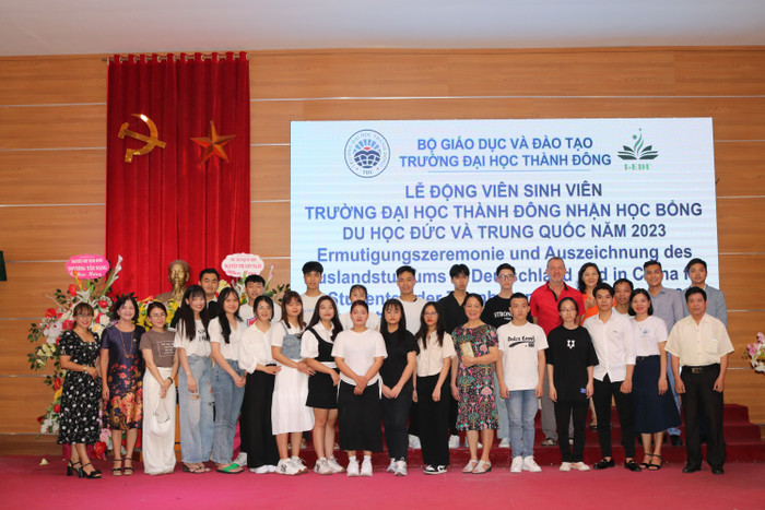 Nhà trường có nhiều chính sách ưu đãi, cấp học bổng cho sinh viên. (Ảnh: NTCC) IMG_8115.jpg