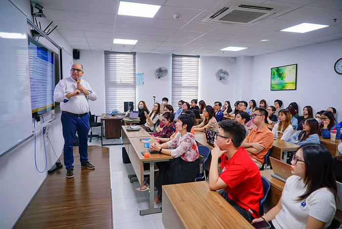 Sinh viên tham gia học tập với học giả quốc tế. Ảnh 9.jpg