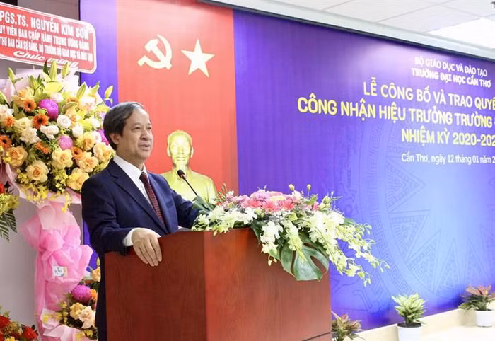 Bộ trưởng Nguyễn Kim Sơn đánh giá rất cao vai trò quan trọng của Trường Đại học Cần Thơ. (Ảnh: Bộ Giáo dục và Đào tạo) Bộ trưởng Nguyễn Kim Sơn đánh giá rất cao vai trò quan trọng của Trường Đại học Cần Thơ. (Ảnh: Bộ Giáo dục và Đào tạo)