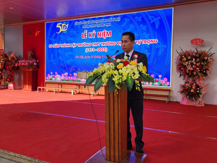 Thầy Lê Việt Dương, Hiệu trưởng Trường Trung học phổ thông Trương Định. (Ảnh: Sở Giáo dục và Đào tạo Hà Nội) 9871-1700279294-1.jpg