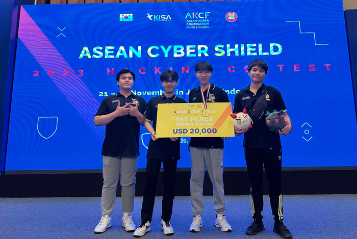 Nhóm sinh viên UIT giành giải Nhất Cuộc thi ASEAN Cyber Shield (ACS) 2023. (Ảnh: NTCC) Nhóm sinh viên UIT giành giải Nhất Cuộc thi ASEAN Cyber Shield (ACS) 2023. (Ảnh: NTCC)