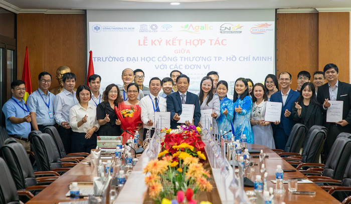 Lễ ký kết hợp tác giữa Trường Đại học Công Thương Thành phố Hồ Chí Minh với một số tổ chức, doanh nghiệp. (Ảnh: NTCC) Ảnh 6_Công thương HCM.jpg