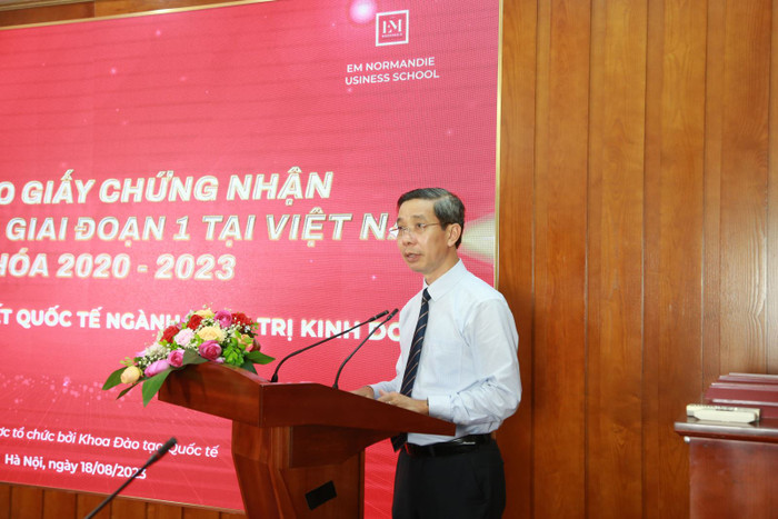 Phó Giáo sư, Tiến sĩ Nguyễn Thanh Chương - Phó Hiệu trưởng Trường Đại học Giao thông Vận tải. (Ảnh: website nhà trường) thay-chuong.jpg