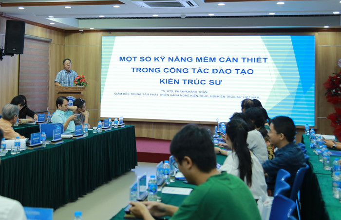 Tiến sĩ, Kiến trúc sư Phạm Khánh Toàn, Giám đốc Trung tâm phát triển hành nghề kiến trúc, hội kiến trúc sư Việt Nam. (Ảnh: Nhật Lệ)