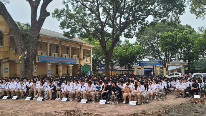 Học sinh Trường Trung học phổ thông Hoàng Văn Thụ (Hà Nội) trong một buổi sinh hoạt ngoại khóa. (Ảnh: website nhà trường) unnamed (21).jpg