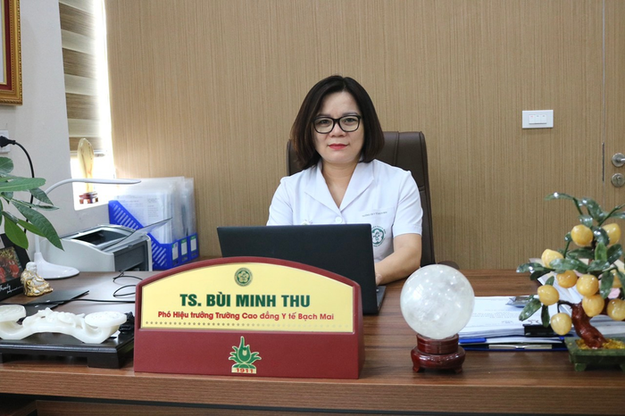 Tiến sĩ Bùi Minh Thu, Phó Chủ tịch Công đoàn Bệnh viện Bạch Mai, Phó Hiệu trưởng Trường Cao đẳng Y tế Bạch Mai. (Ảnh: Lương Hiền) gdvn_co-thu.png