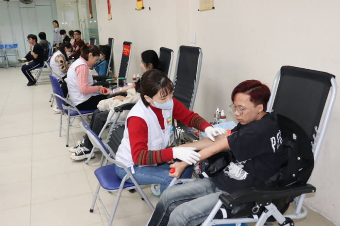 Chương trình thu hút sự tham gia của đông đảo các bạn sinh viên Trường Đại học Nguyễn Trãi. GDVN_HIEN-MAU (12).JPG