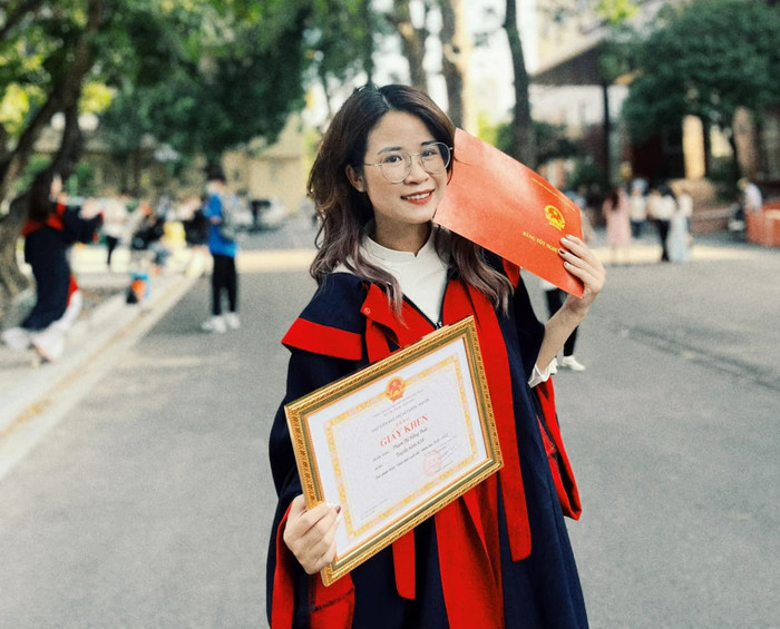 Phạm Thị Hồng Thảo, tốt nghiệp loại Xuất sắc ngành Báo chí năm 2022, Học viện Báo chí và Tuyên truyền. (Ảnh: NVCC) 290819183_3363702683850583_408672697700340117_n.jpg