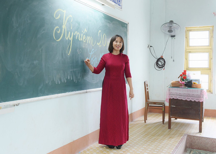 Nhà giáo ưu tú Nguyễn Thị Xuân Vinh, giáo viên Trường Trung học phổ thông chuyên Chu Văn An, tỉnh Bình Định (Ảnh: NVCC). Ảnh 1.jpg