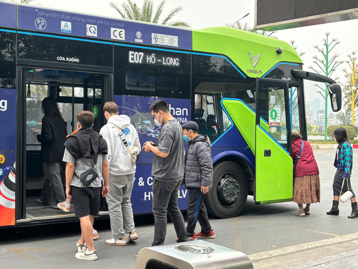 Cần giáo dục giới trẻ nhận thức được tầm quan trọng của việc sử dụng các phương tiện giao thông thân thiện với môi trường. (Ảnh: Trịnh Chinh) GDVN_giaothongxanh (1).jpg