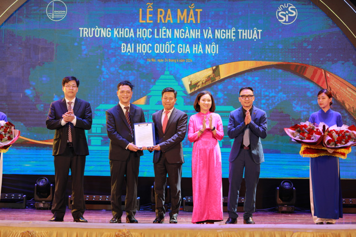 Giám đốc Đại học Quốc gia Hà Nội đặt nhiều kỳ vọng vào Trường Khoa học liên ngành và Nghệ thuật. JL5_1053.JPG