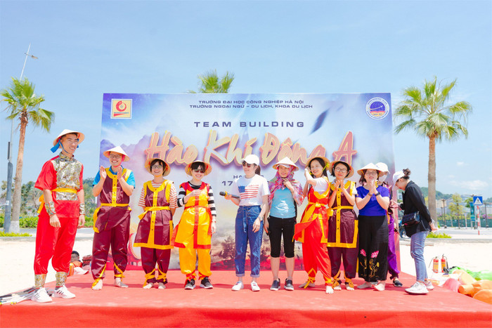 Sinh viên nhà trường trong hoạt động thực hành nghiệp vụ du lịch. (Ảnh: NTCC) Sinh viên nhà trường trong hoạt động thực hành nghiệp vụ du lịch. (Ảnh: NTCC)