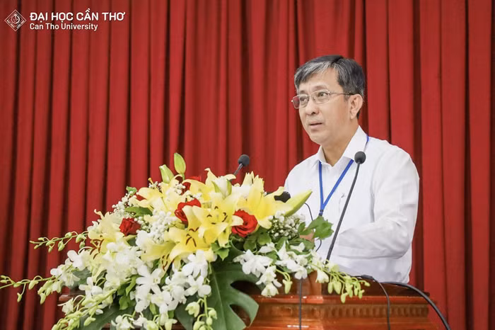 Thầy Trần Trung Tính được công nhận đạt chuẩn chức danh phó giáo sư vào năm 2013. (Ảnh: website Trường Đại học Cần Thơ) Thầy Trần Trung Tính được công nhận đạt chuẩn chức danh phó giáo sư vào năm 2013. (Ảnh: website Trường Đại học Cần Thơ)