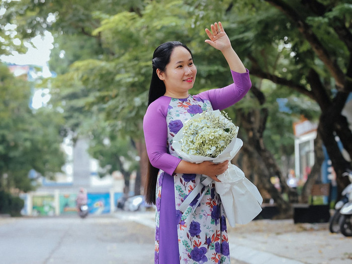 Cô Quyên tin rằng, khi dạy bằng tình yêu và lòng chân thành, mỗi người thầy sẽ nhận lại niềm vui không gì sánh bằng từ sự trưởng thành của học trò. (Ảnh: NVCC) unnamed (42).jpg