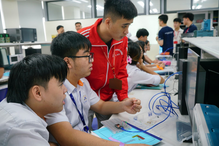 Sinh viên ngành Kỹ thuật điều khiển và Tự động hoá tại Đại học Bách khoa Hà Nội. Ảnh: website nhà trường. unnamed (80).jpg
