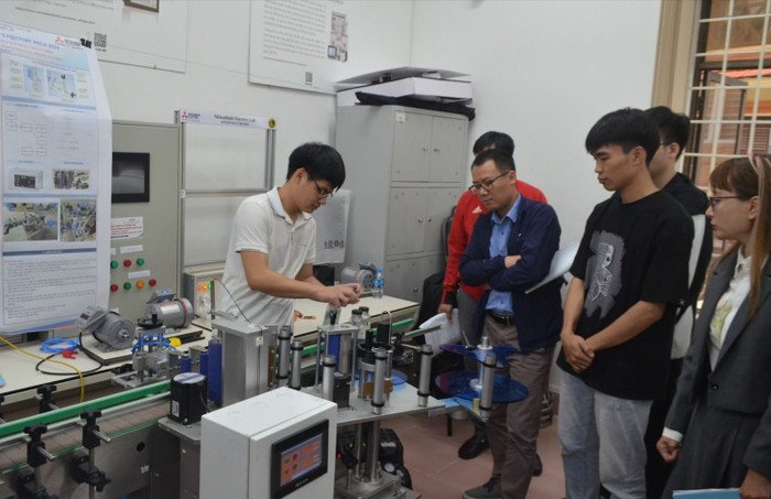 Sinh viên ngành Kỹ thuật điều khiển và Tự động hóa Trường Đại học Giao thông vận tải. Ảnh: website nhà trường unnamed (87).jpg