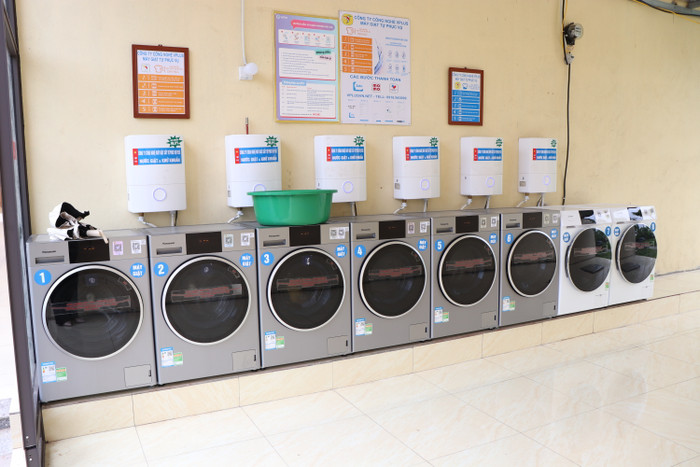 Hệ thống máy giặt hiện đại hỗ trợ tối đa giúp sinh viên có thêm thời gian chuyên tâm học tập. (Ảnh: Nhật Lệ) GDVN_DHTD (6).jpg