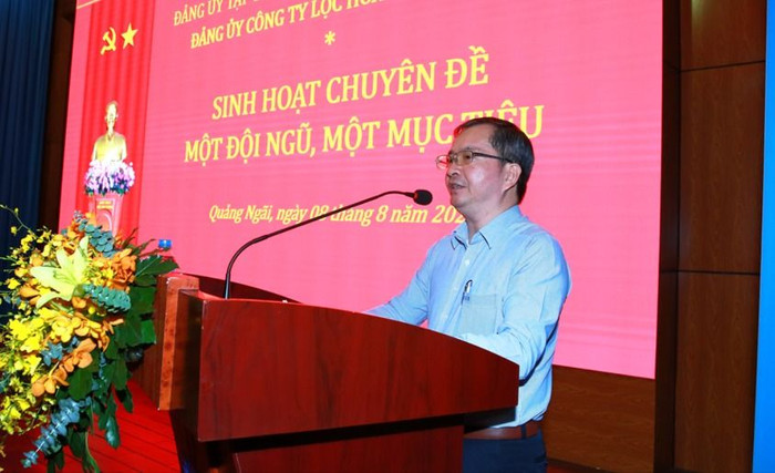 Ông Khương Lê Thành - Phó Bí thư thường trực Đảng ủy, Thành viên HĐQT trình bày chuyên đề “Một đội ngũ, một mục tiêu”. 2 (1).jpg