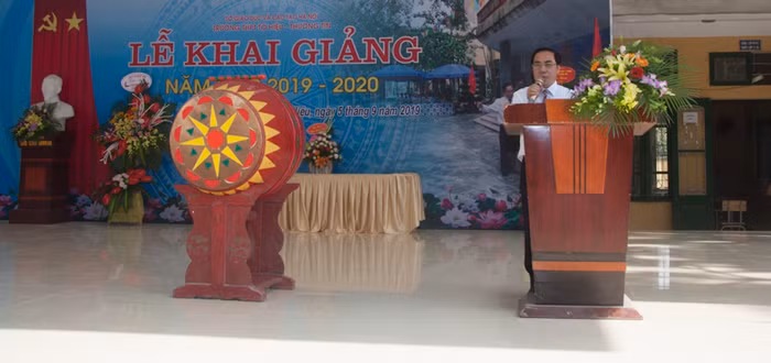 Thầy Nguyễn Minh Cương, Hiệu trưởng Trường Trung học phổ thông Tô Hiệu, Thường Tín, Hà Nội. (Ảnh: website nhà trường) Thầy Nguyễn Minh Cương, Hiệu trưởng Trường Trung học phổ thông Tô Hiệu, Thường Tín, Hà Nội. (Ảnh: website nhà trường)