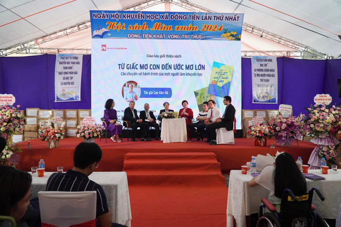 Tọa đàm Từ giấc mơ con đến ước mơ lớn của tác giả Cao Văn Hà, Hội sách Đông Tiến. (Ảnh: Nhà xuất bản Phụ nữ Việt Nam cung cấp) Tọa đàmTừ giấc mơ con đến ước mơ lớn của tác giả Cao Văn Hà, Hội sách ĐÔng Tiến.jpg